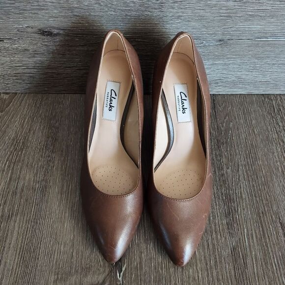 Clarks "Azizi Isis" Narrative Collection Taupe Leather Wedge Pump Women's Size 6 - Picture 4 of 10
